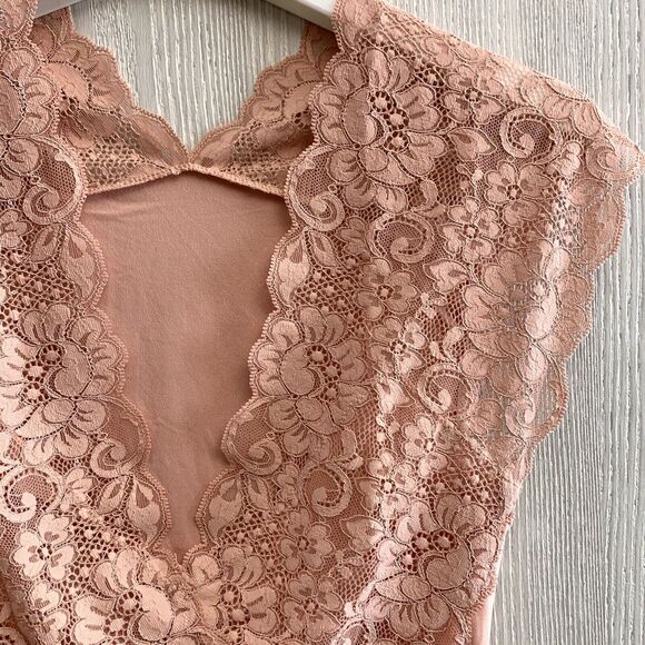We Are HAH Lady Like Bodysuit Copper Rose Lace V-Neck Size XS NWT - Picture 4 of 6